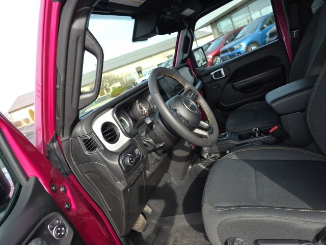 Used 2024 Jeep Gladiator Willys image 17