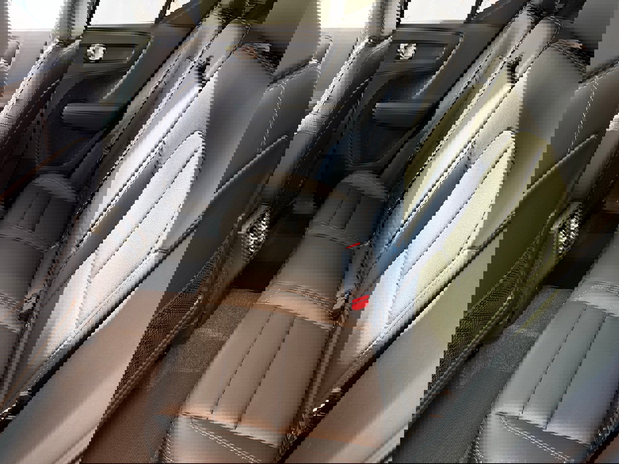 Certified 2025 Volvo XC40 B5 Core w/ Protection Package Premier image 26