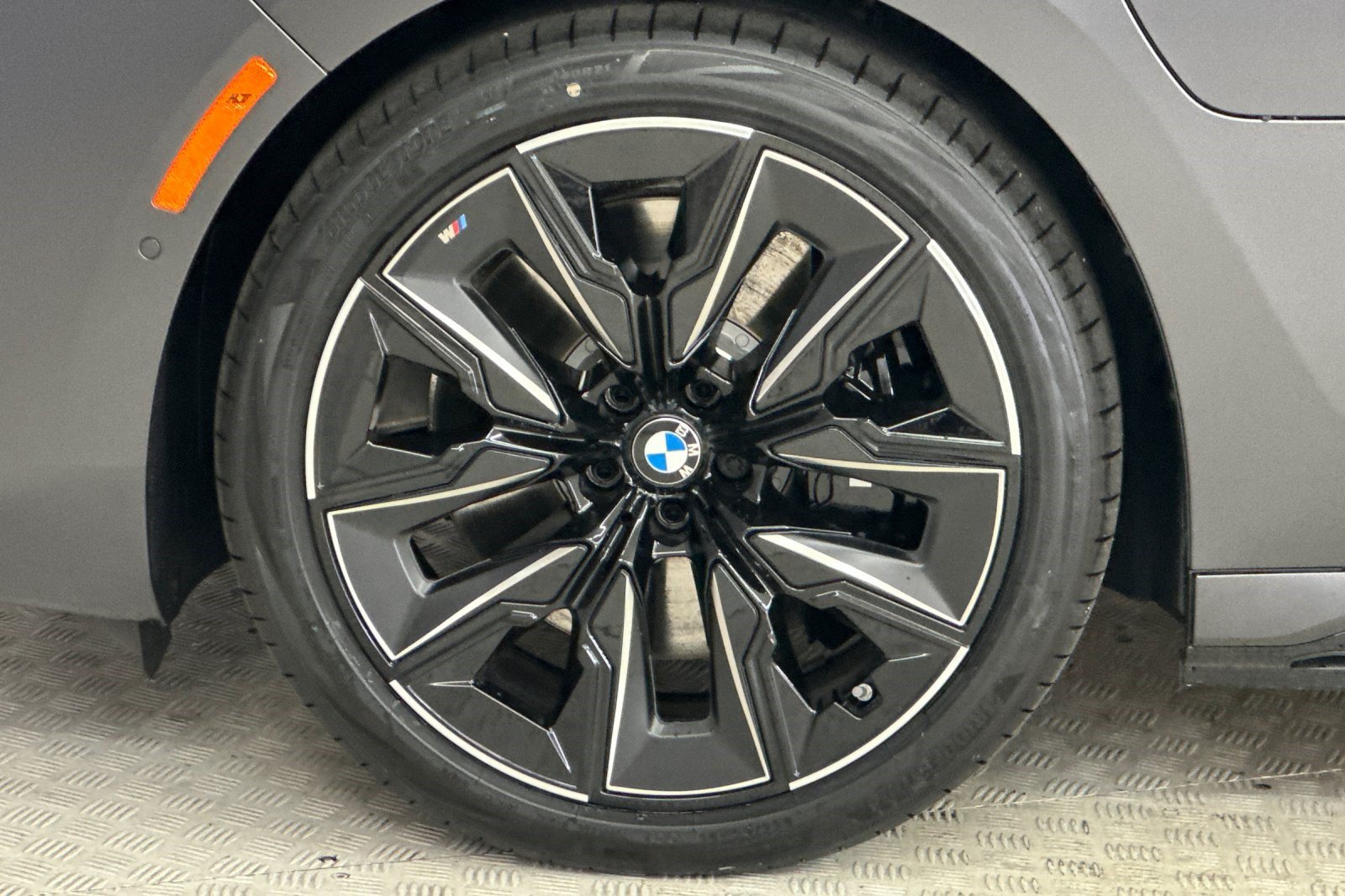 New 2026 BMW 750e xDrive w/ Premium Package AWD/4WD image 11