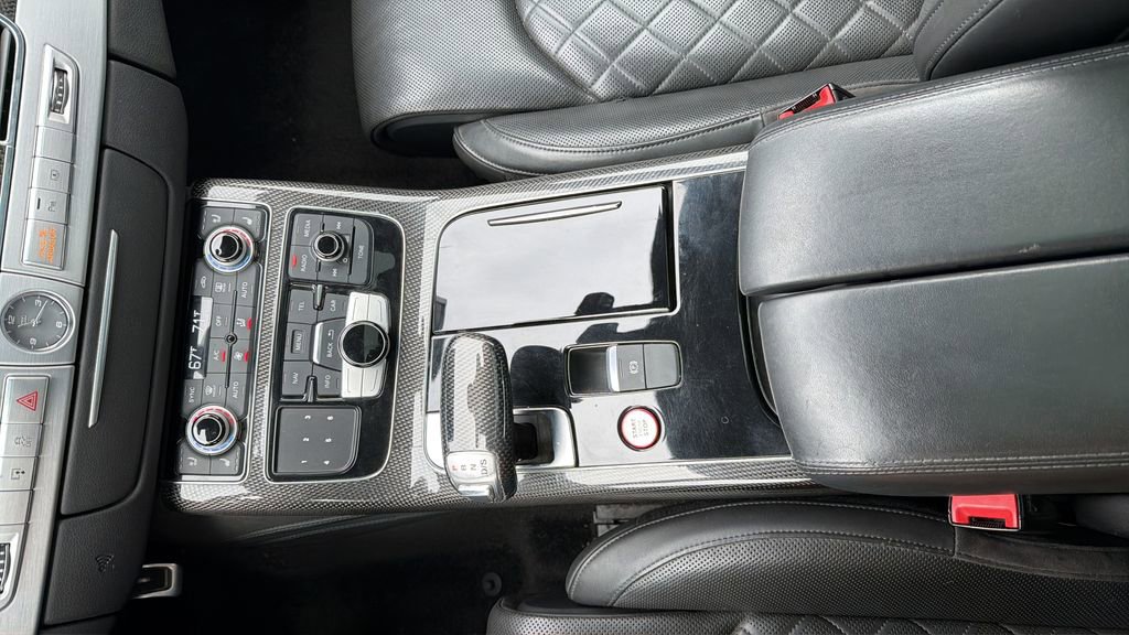 Used 2014 Audi S8 image 23