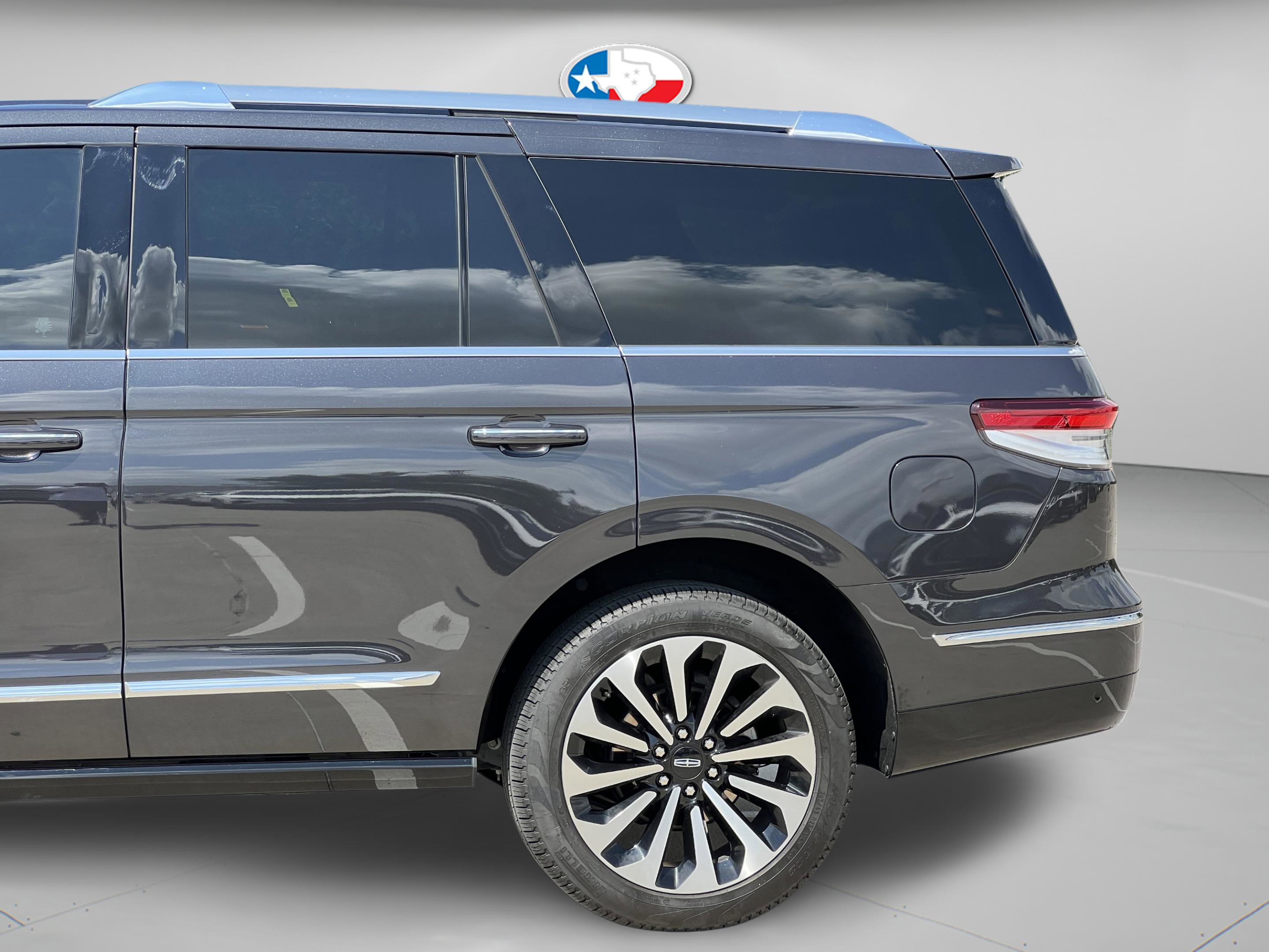 Used 2024 Lincoln Navigator Reserve image 30