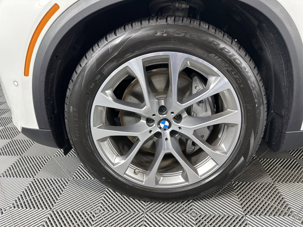 New 2026 BMW X5 xDrive50e w/ Premium Package image 5