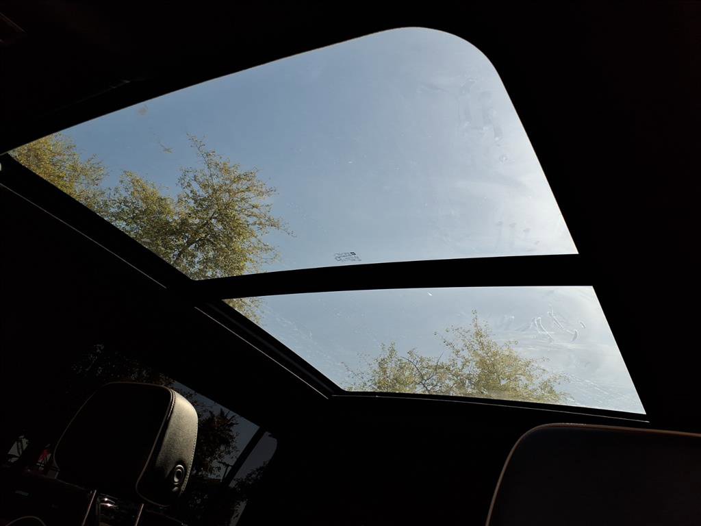 Used 2022 GMC Yukon XL SLT w/ SLT Premium Package image 12