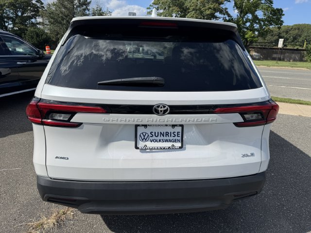 Used 2024 Toyota Grand Highlander AWD image 6