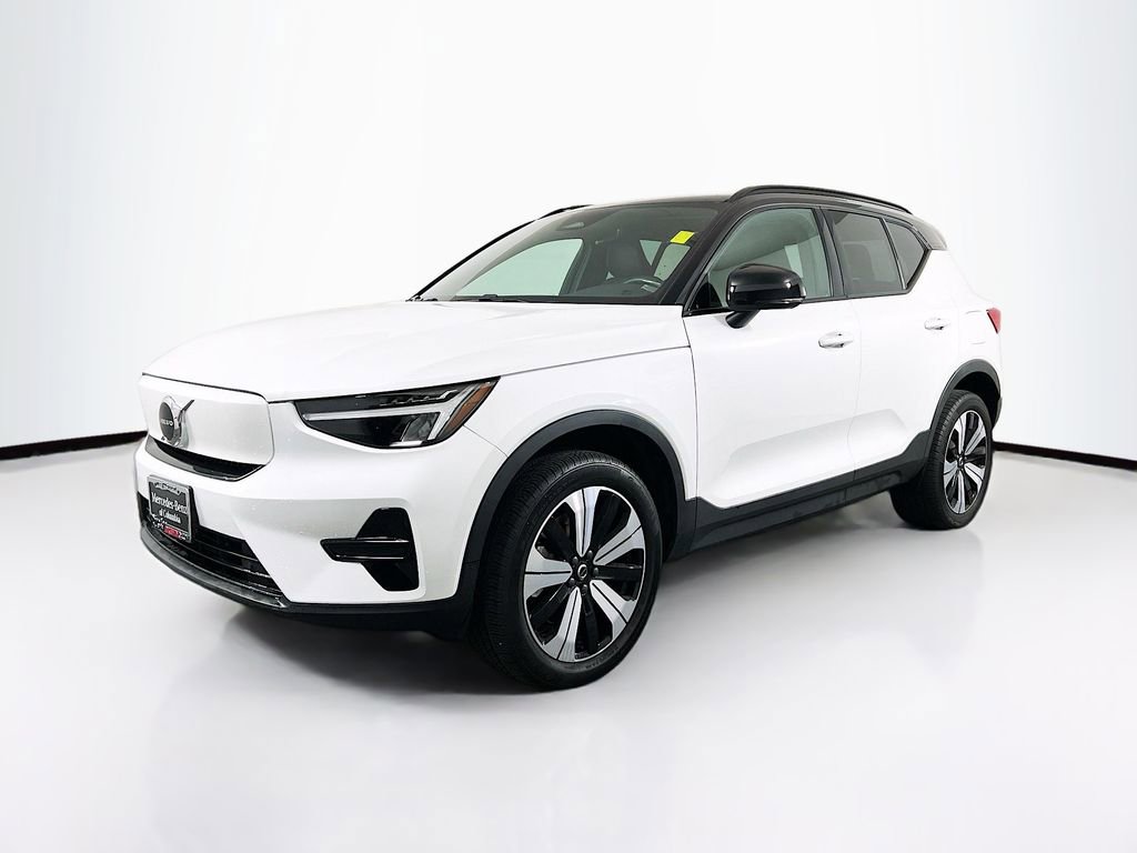 Used 2023 Volvo XC40 Recharge Core image 3