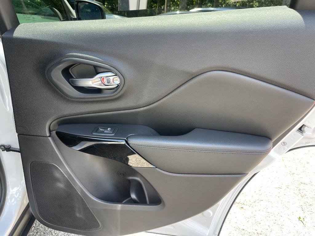 Used 2020 Jeep Cherokee Latitude Plus image 38