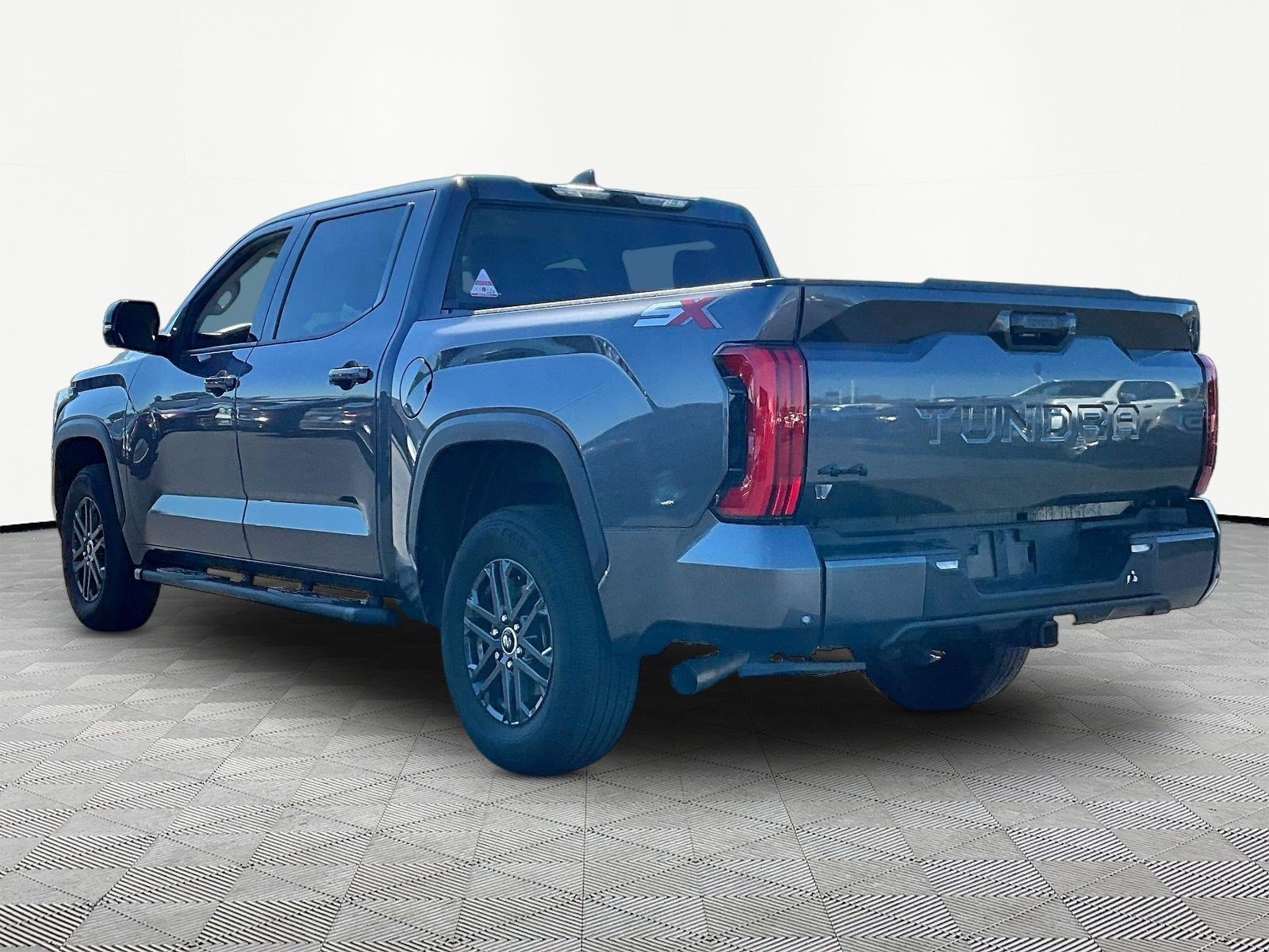 Used 2023 Toyota Tundra SR5 w/ SR5 Convenience Package AWD/4WD image 4