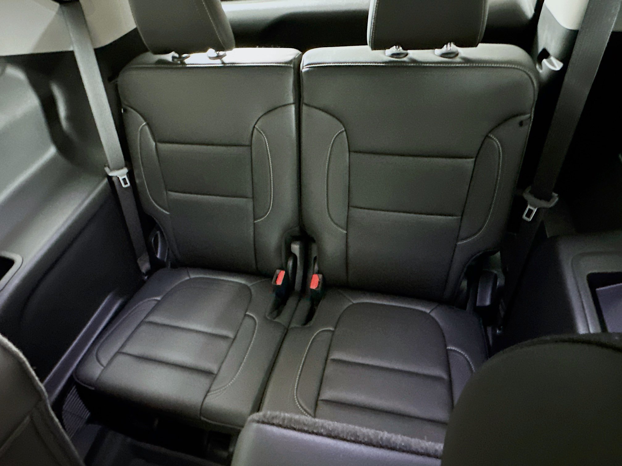 Used 2023 GMC Acadia SLT w/ LPO, Floor Liner Package FWD image 29