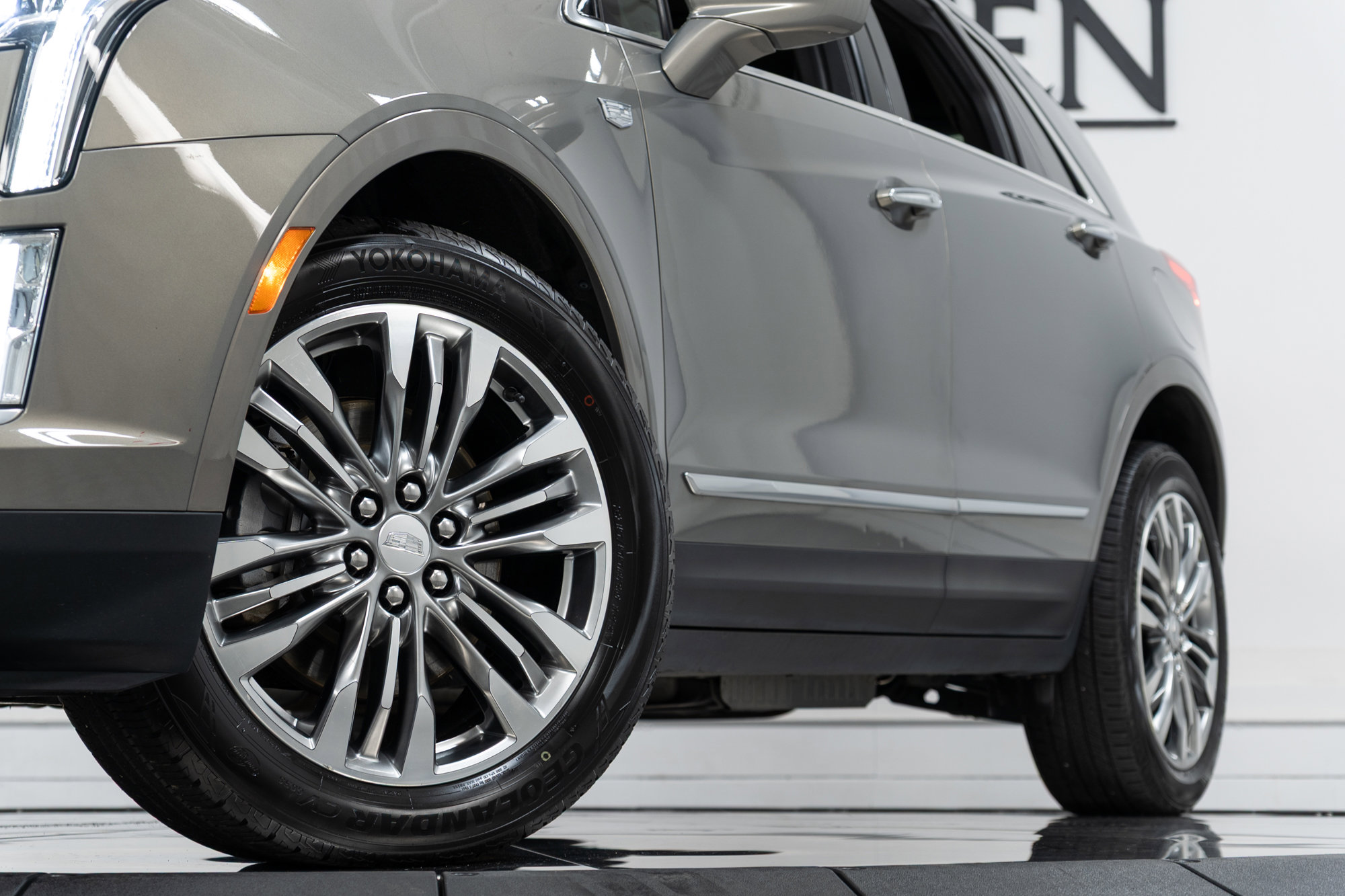 Used 2017 Cadillac XT5 Premium Luxury image 27