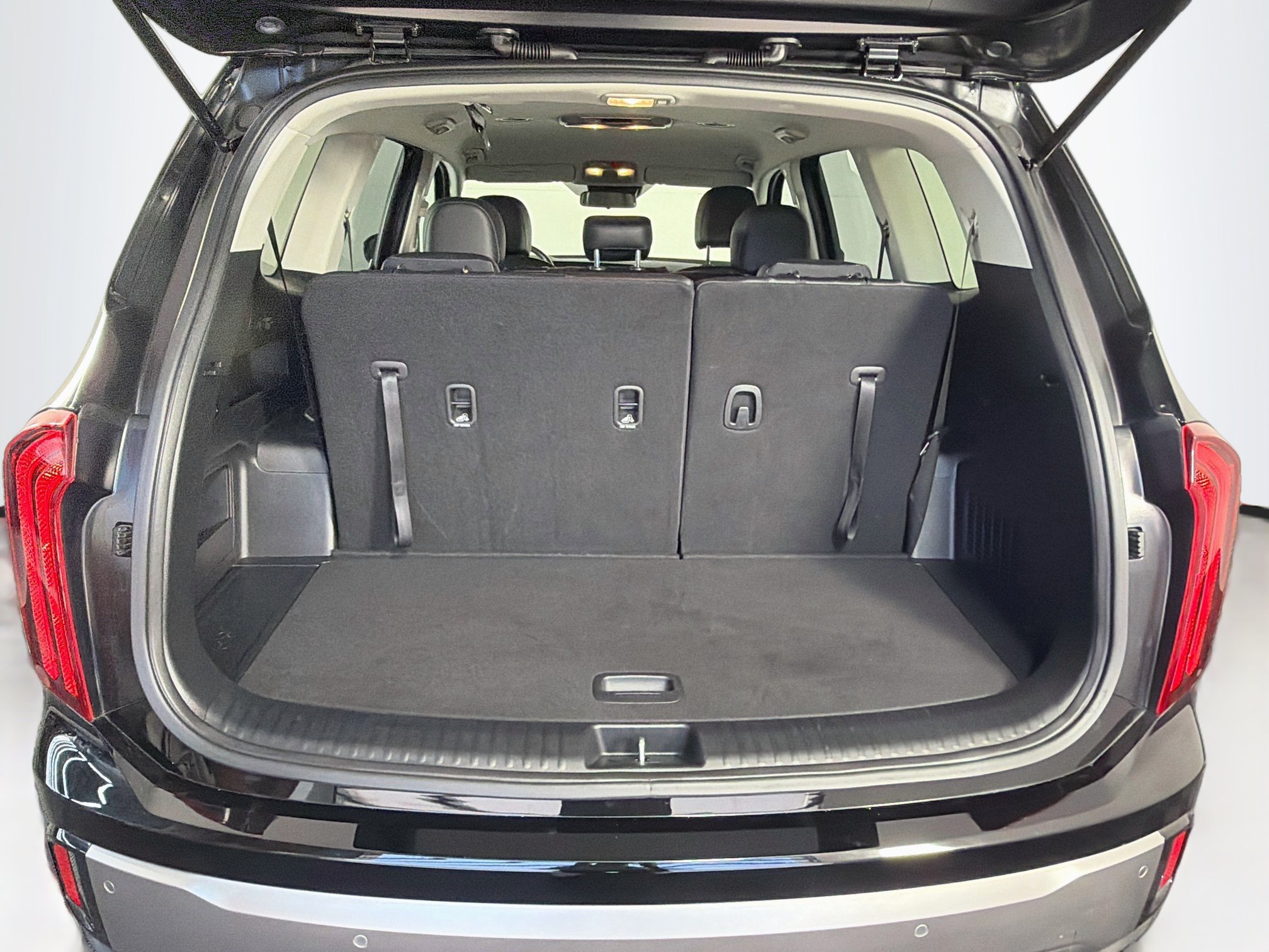 Used 2025 Kia Telluride LX FWD image 31