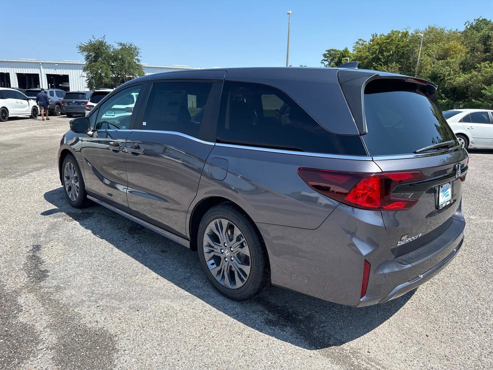 New 2026 Honda Odyssey Touring image 6