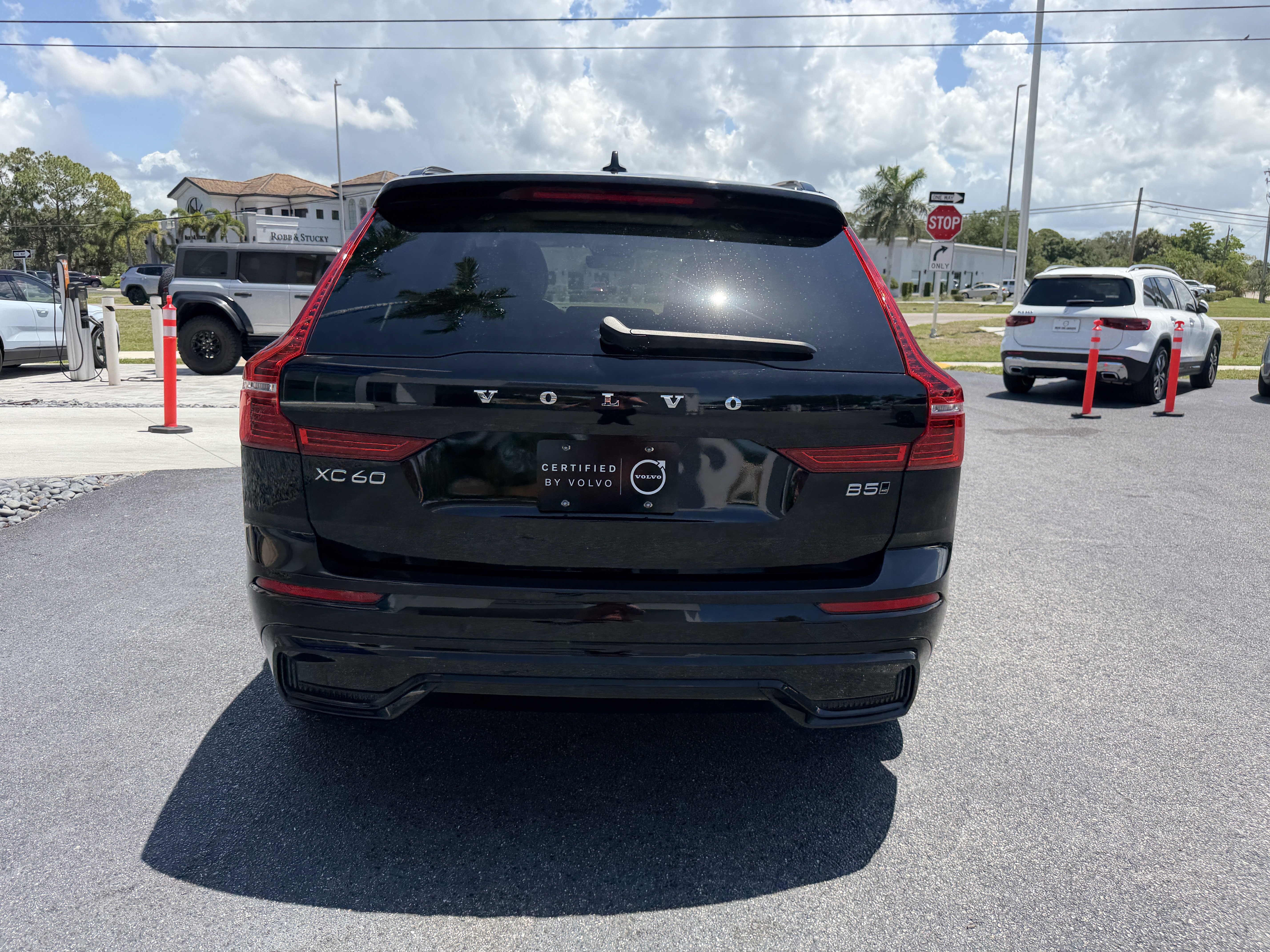 Certified 2024 Volvo XC60 B5 Core AWD/4WD image 4