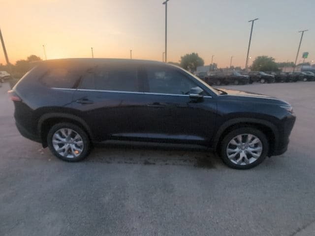 Used 2026 Toyota Grand Highlander FWD image 2