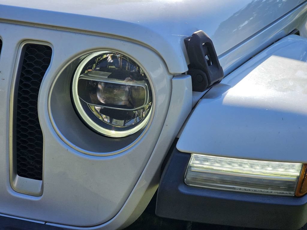 Used 2020 Jeep Wrangler Unlimited Sahara AWD/4WD image 10