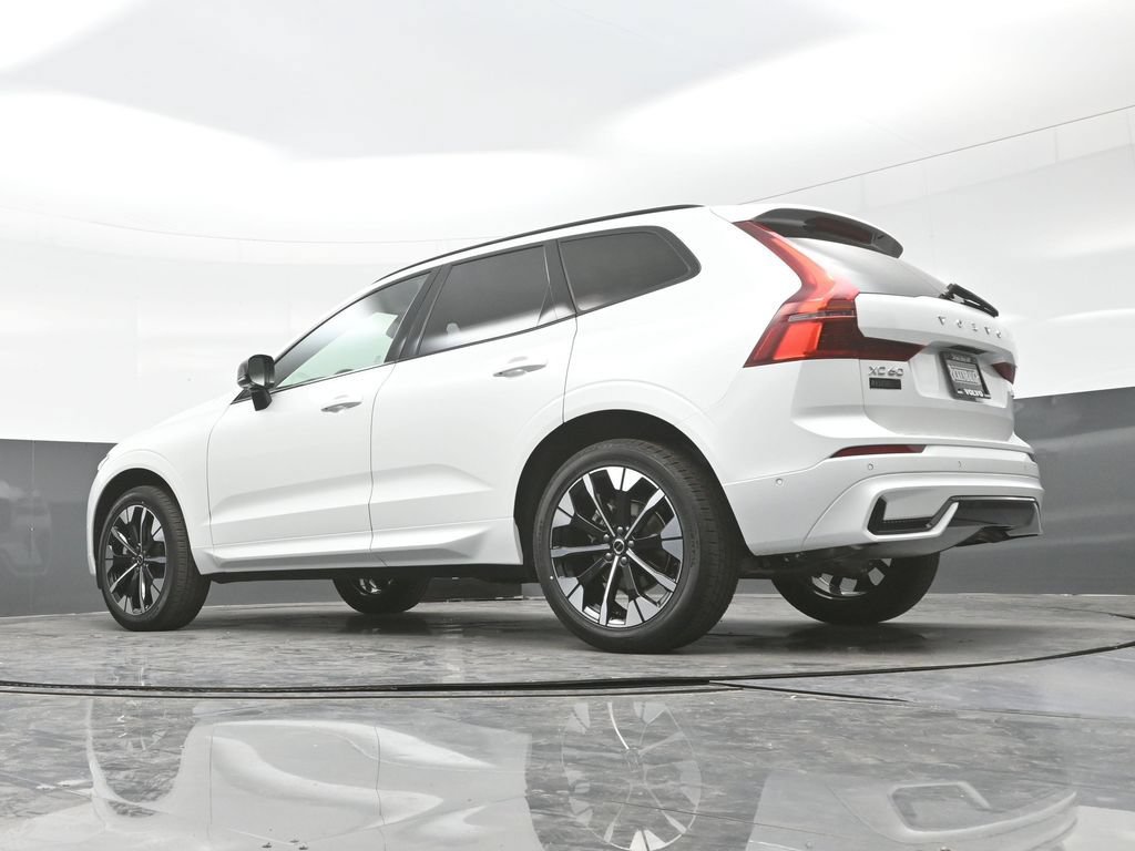 New 2026 Volvo XC60 B5 Plus w/ Climate Package PRO AWD/4WD image 29