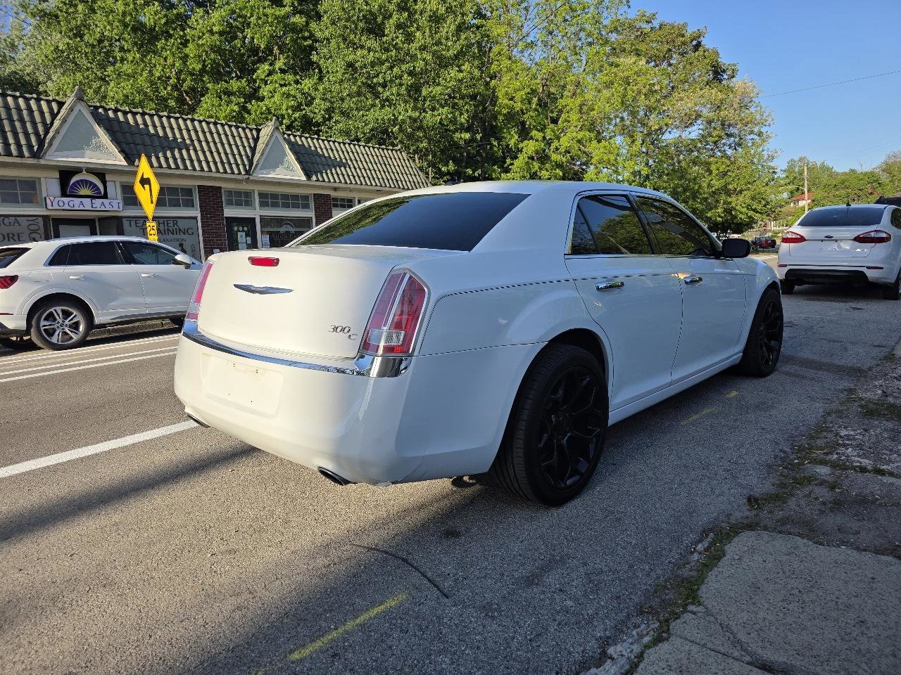 Used 2014 Chrysler 300 C AWD/4WD image 5