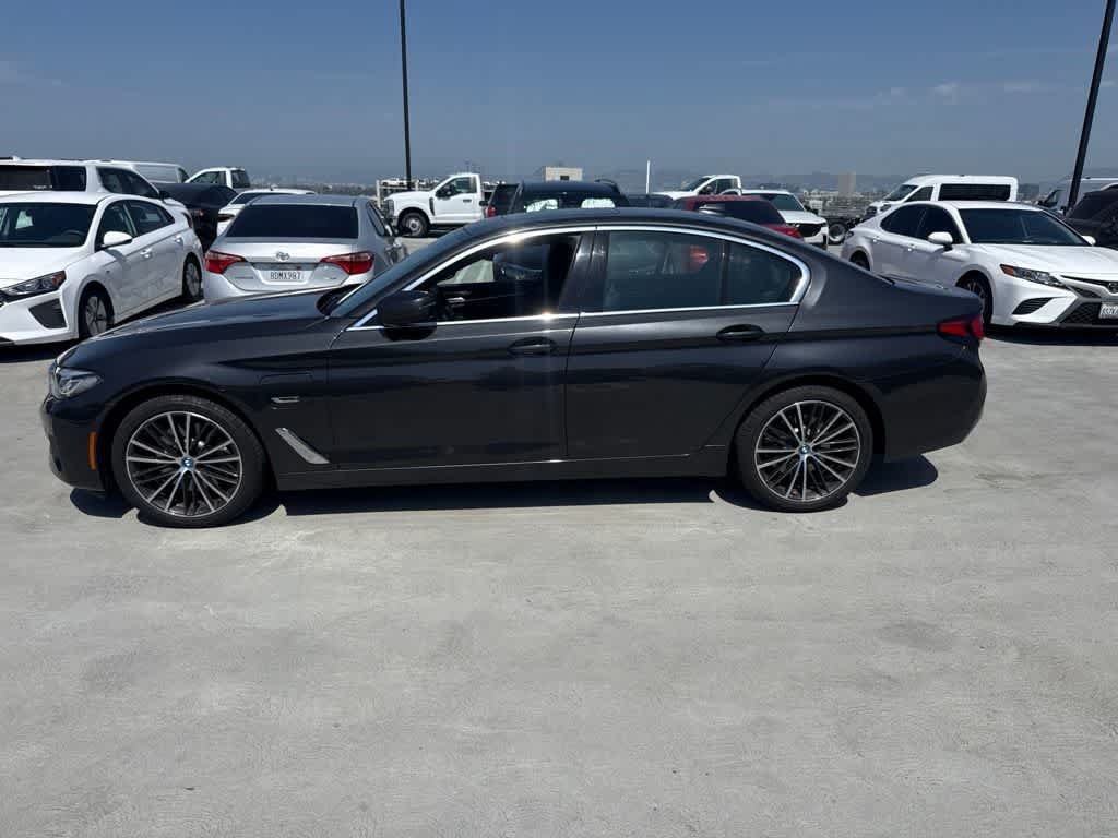 Used 2023 BMW 530e w/ Premium Package RWD image 2