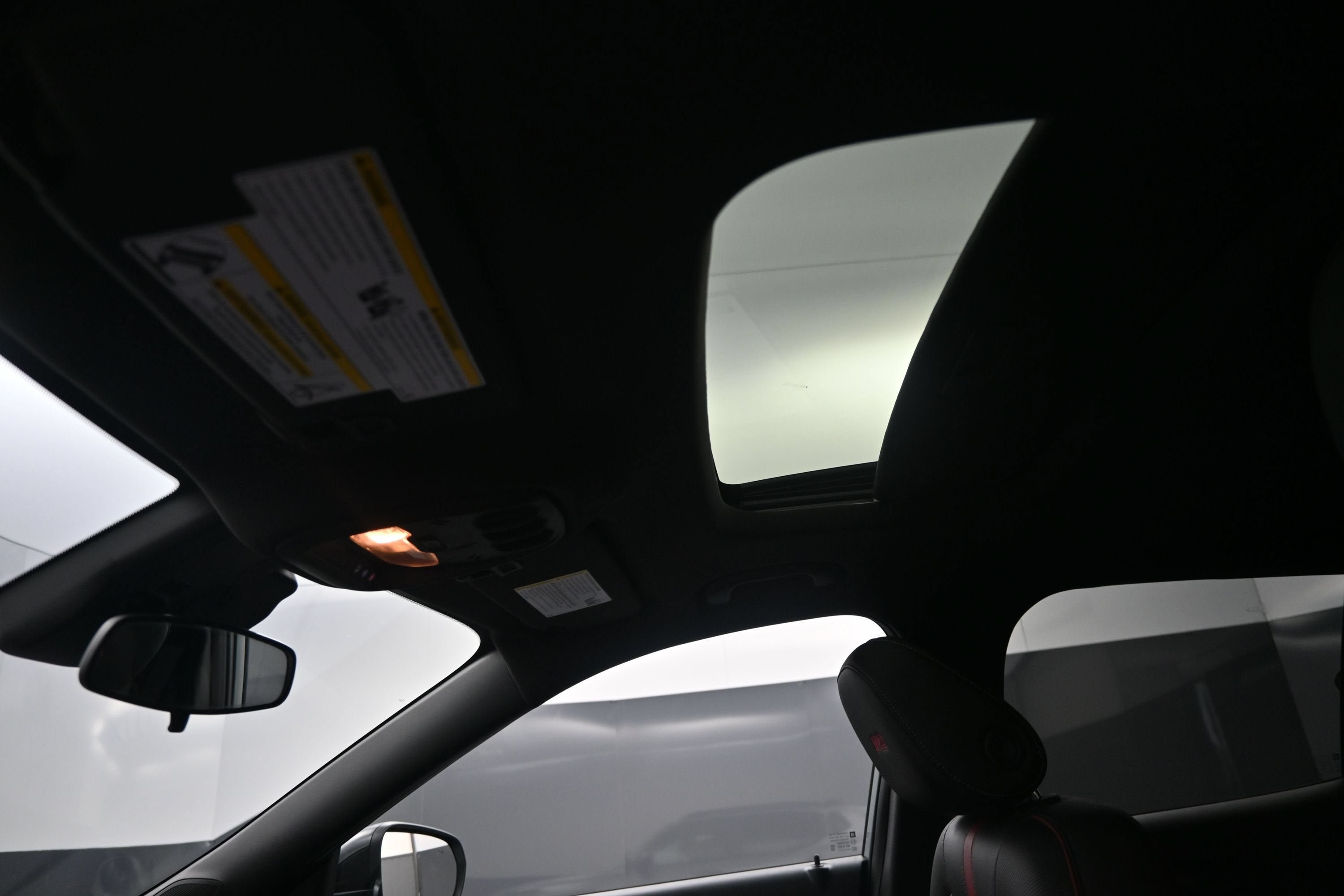 Used 2025 Chevrolet Trax RS w/ Sunroof Package FWD image 27