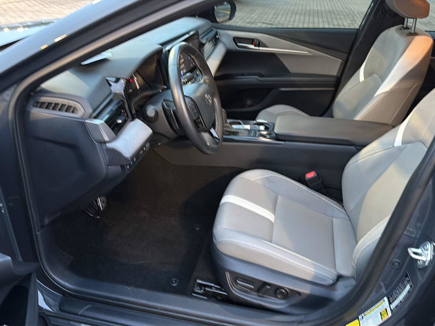 Used 2025 Toyota Camry SE w/ Multimedia Upgrade Package FWD image 10