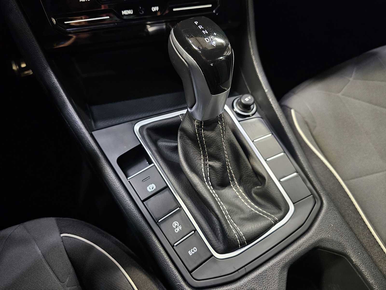 Used 2025 Volkswagen Jetta Sport FWD image 30