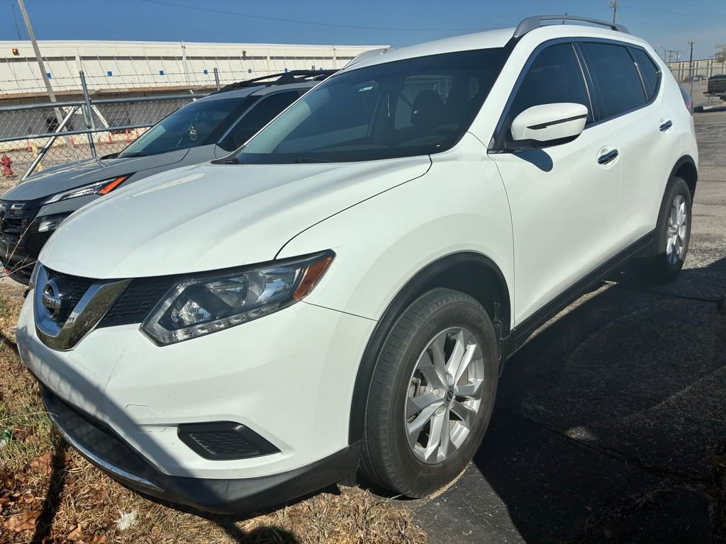 Used 2016 Nissan Rogue SV image 1