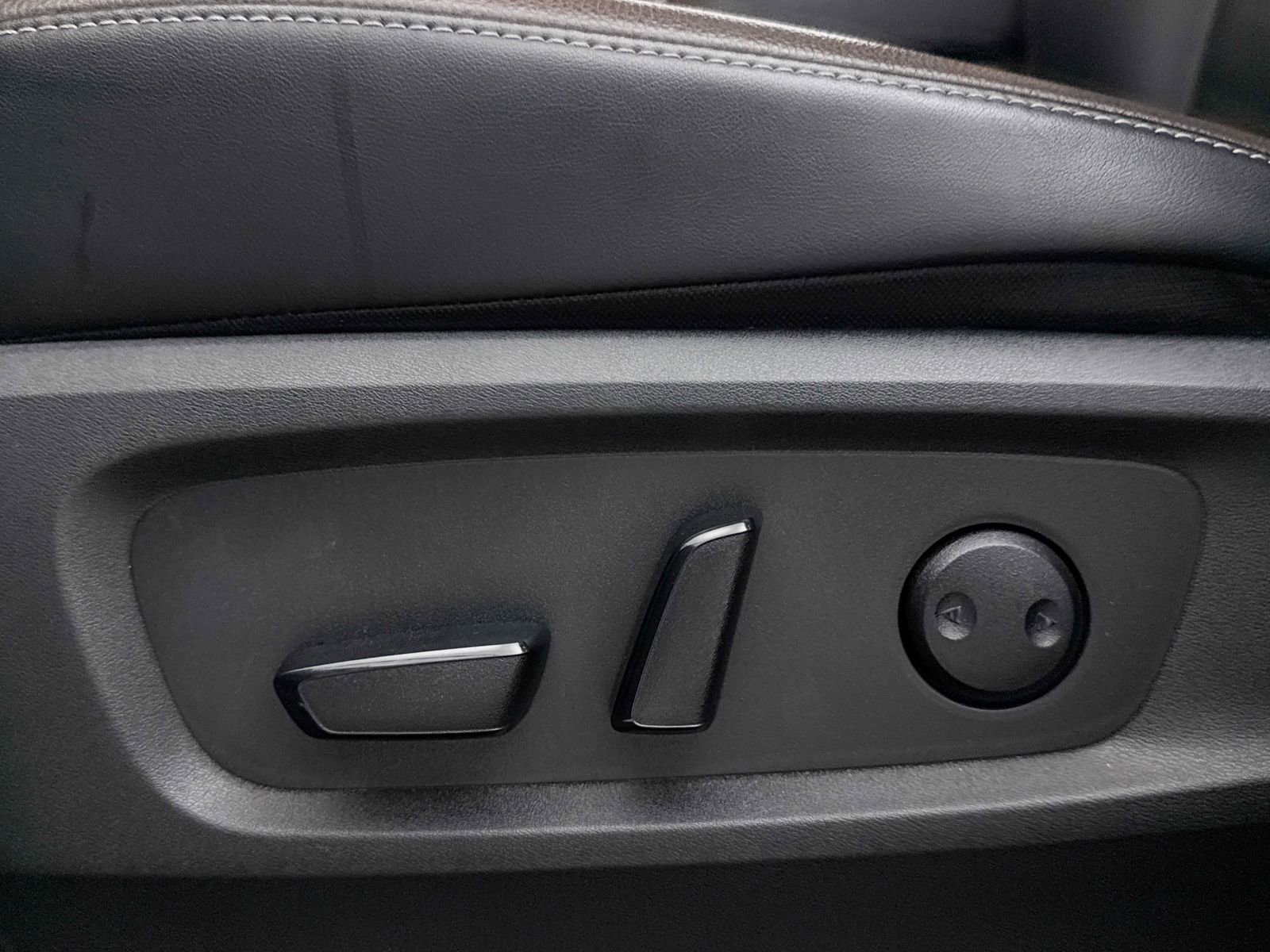 Used 2024 Nissan Pathfinder Platinum image 29