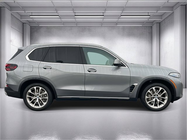 Used 2025 BMW X5 xDrive50e w/ Premium Package image 2