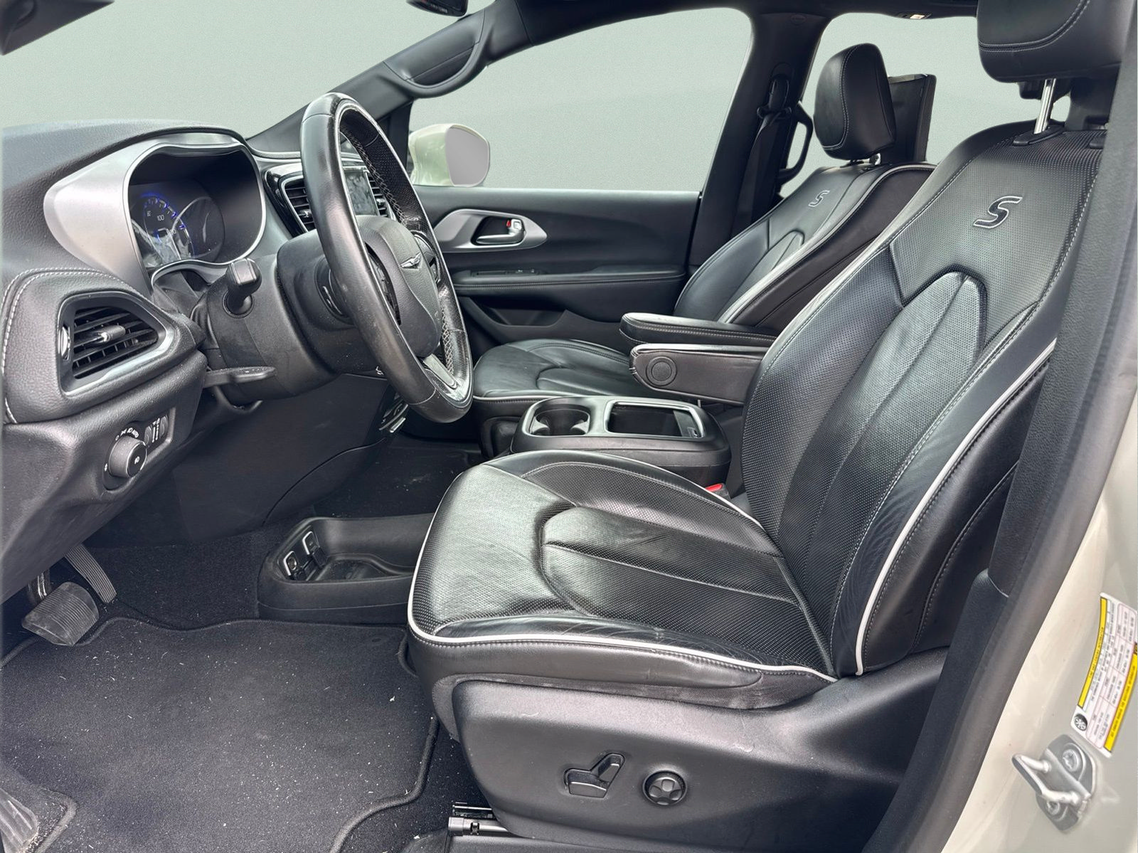 Certified 2020 Chrysler Pacifica Limited FWD image 16