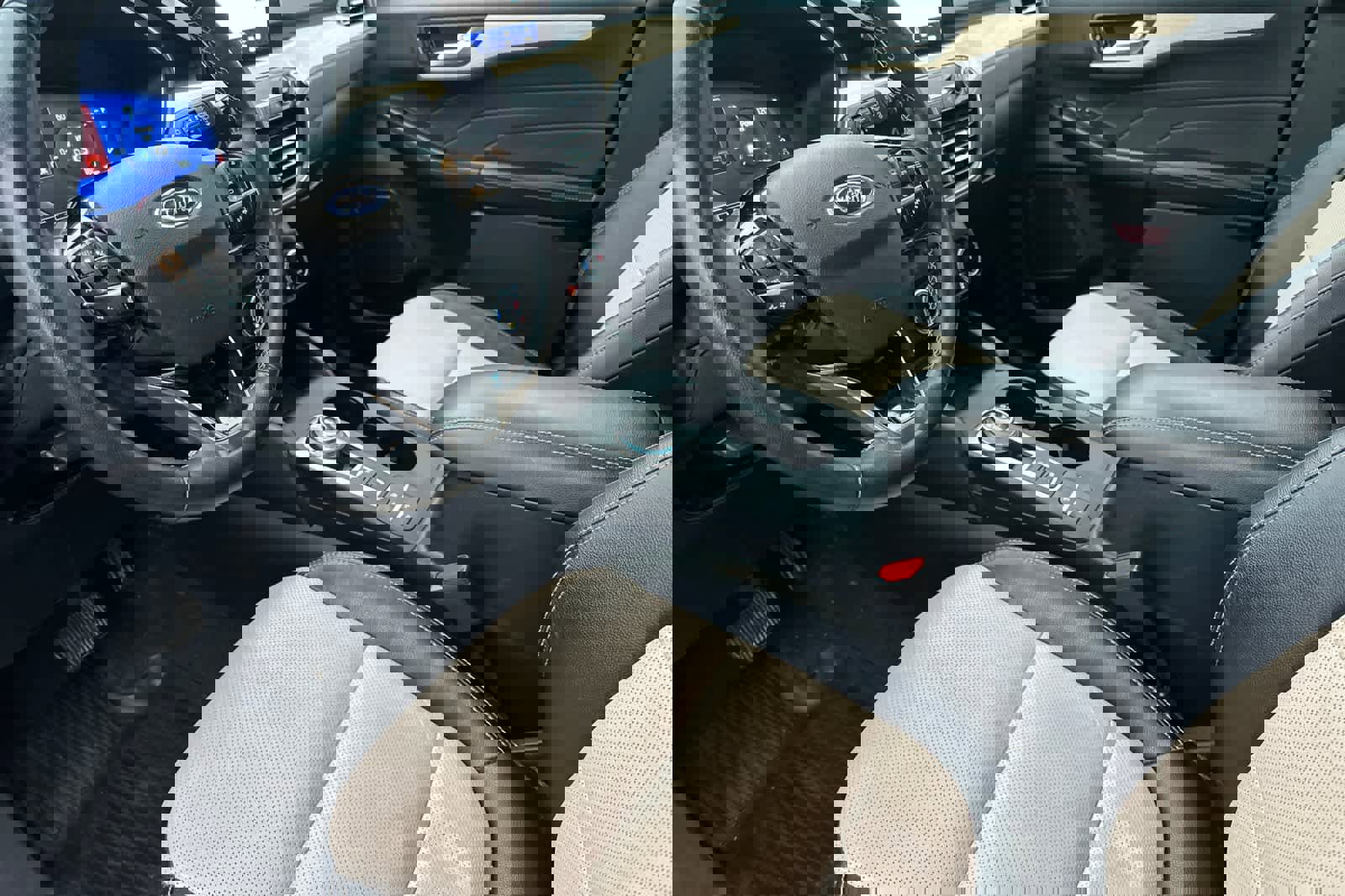 Certified 2022 Ford Escape Titanium w/ Titanium Premium Package image 11