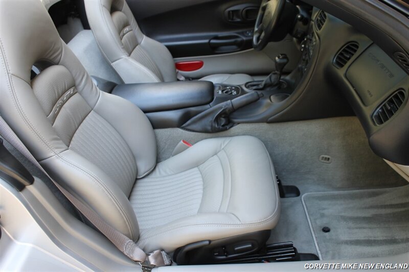 Used 2002 Chevrolet Corvette Coupe w/ Preferred Equipment Group2 RWD image 37
