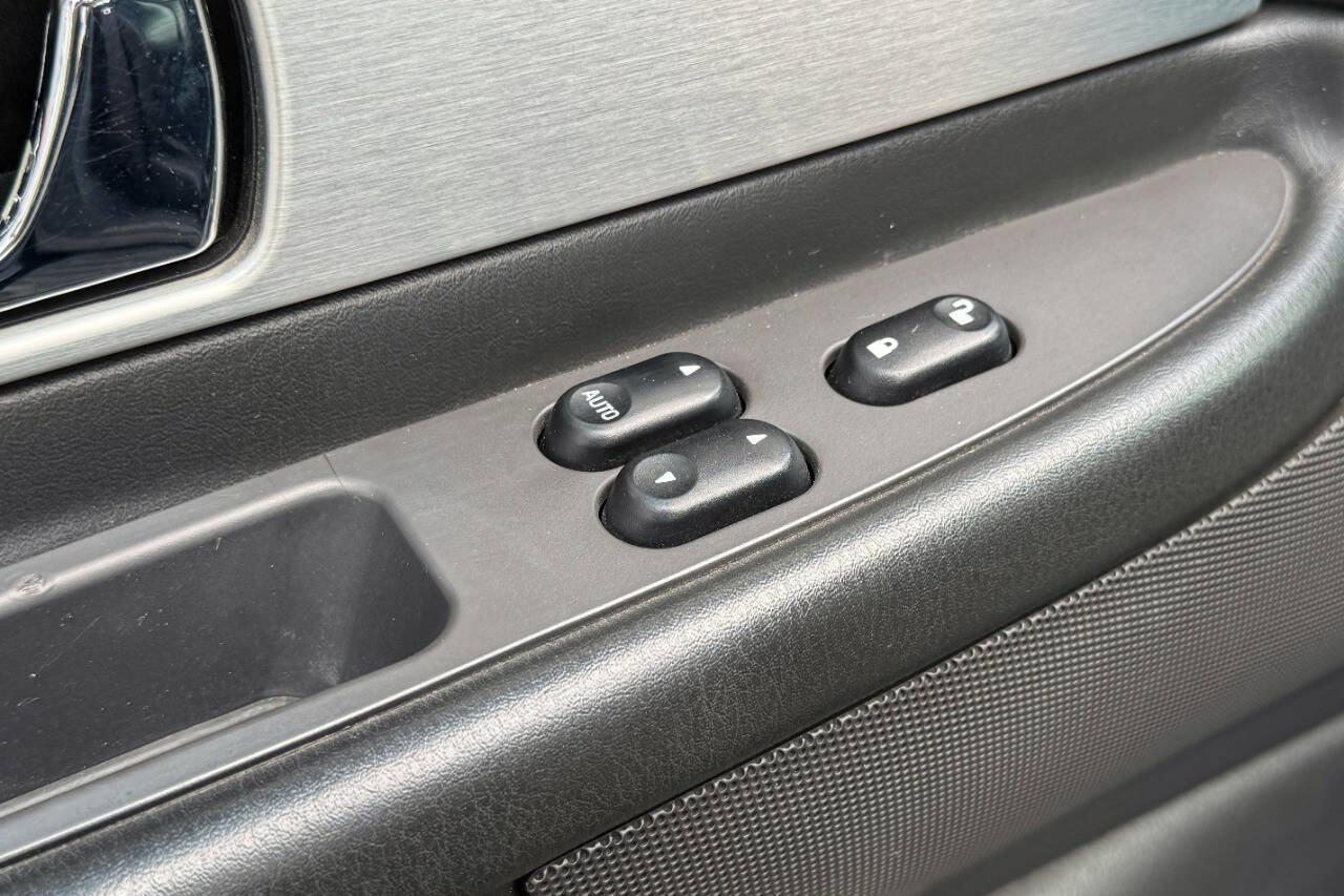 Used 2002 Ford Thunderbird Deluxe image 38