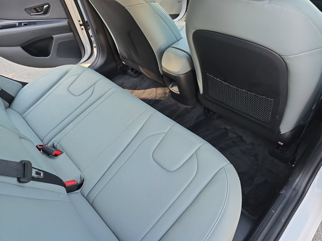 Used 2025 Hyundai Elantra Limited FWD image 11
