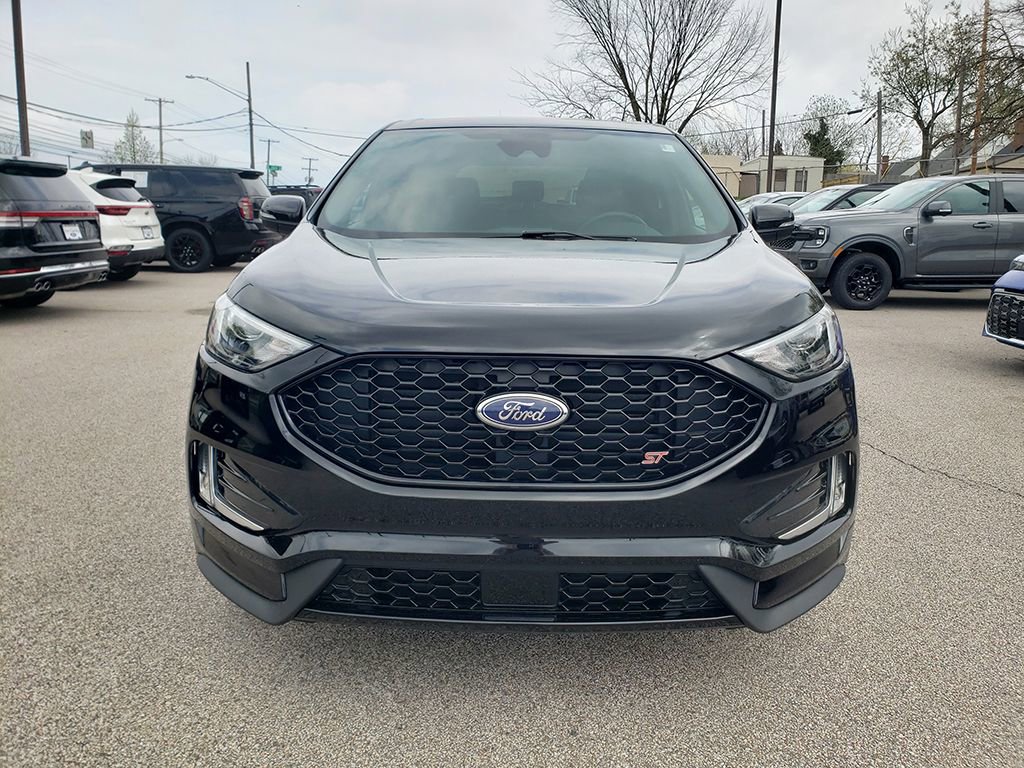 Used 2023 Ford Edge ST image 2