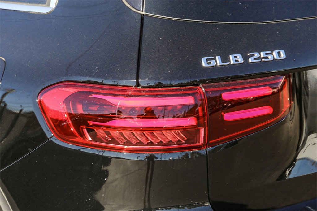 Used 2024 Mercedes-Benz GLB 250 4MATIC image 9