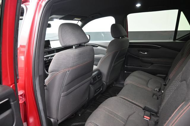 Used 2025 Honda Pilot Sport image 2