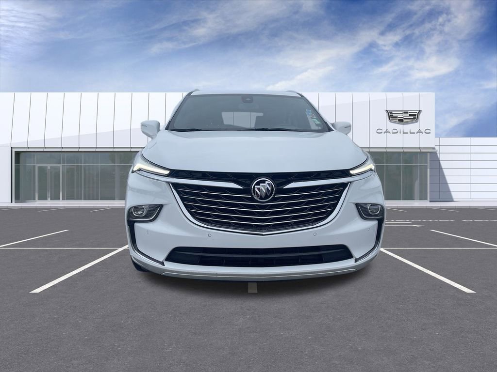 Used 2023 Buick Enclave Essence image 3