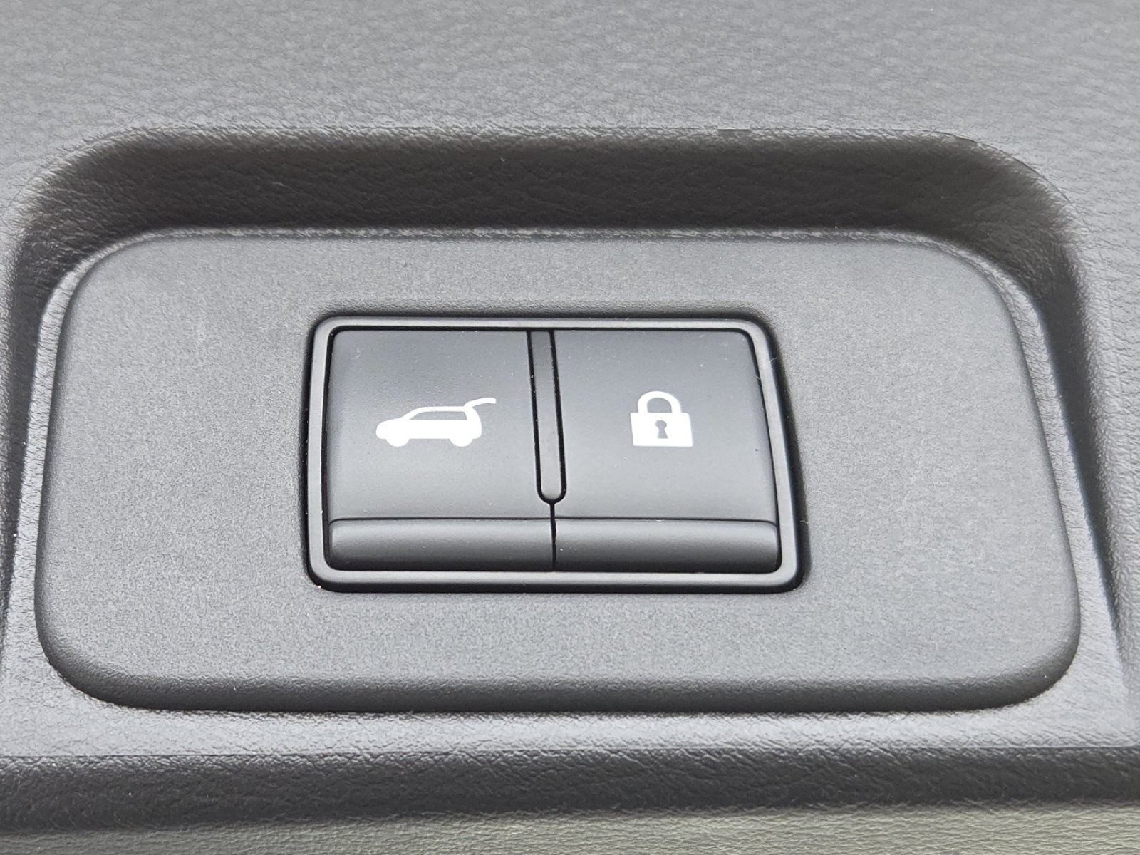 Used 2024 Nissan Rogue SV image 20