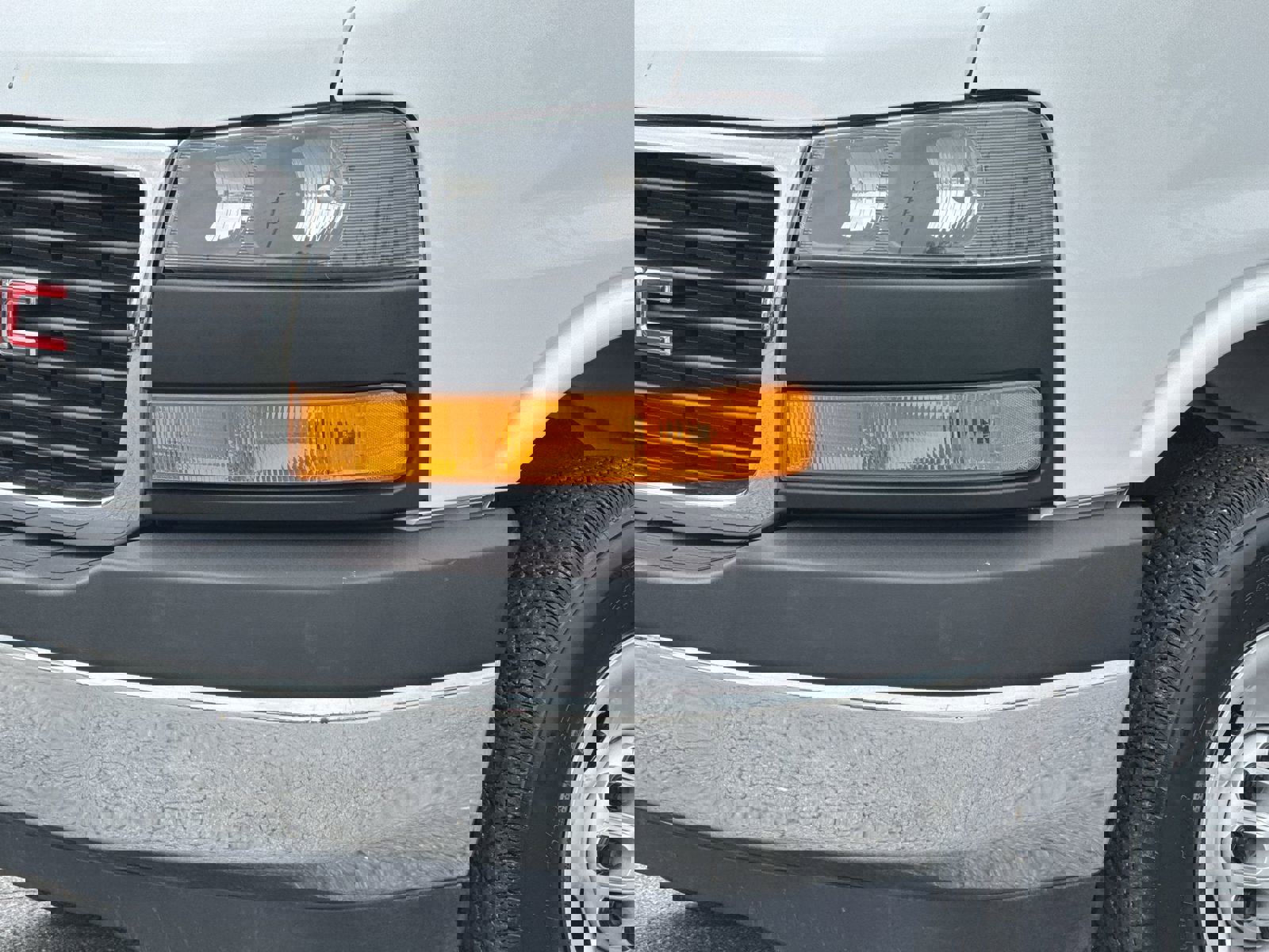 Used 2024 GMC Savana 2500 w/ Driver Convenience Package image 6