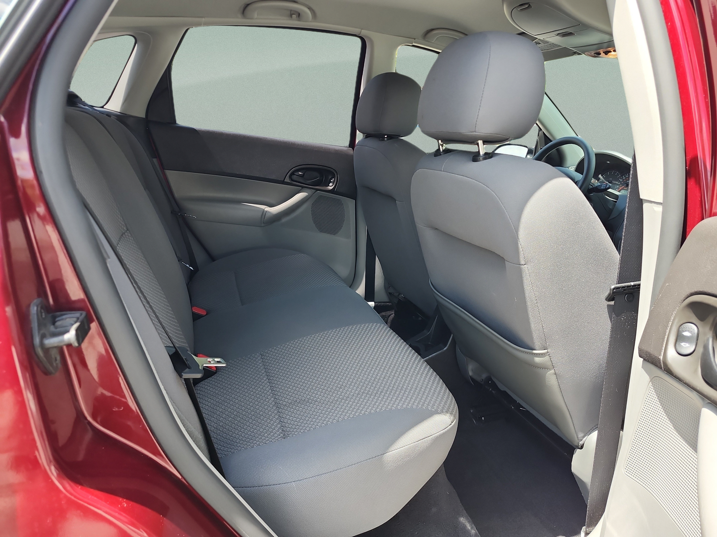 Used 2006 Ford Focus ZX5 Hatchback FWD image 18