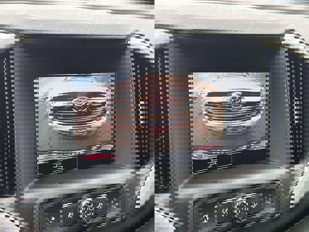 Used 2024 GMC Terrain SLE image 28