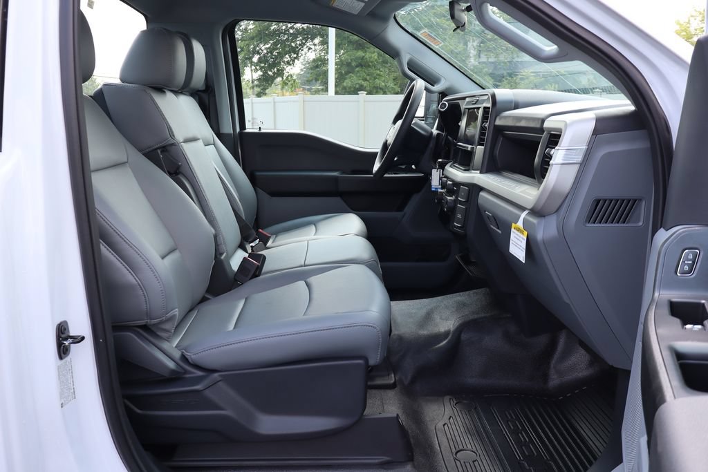 New 2026 Ford F550 2WD Regular Cab Super Duty image 8