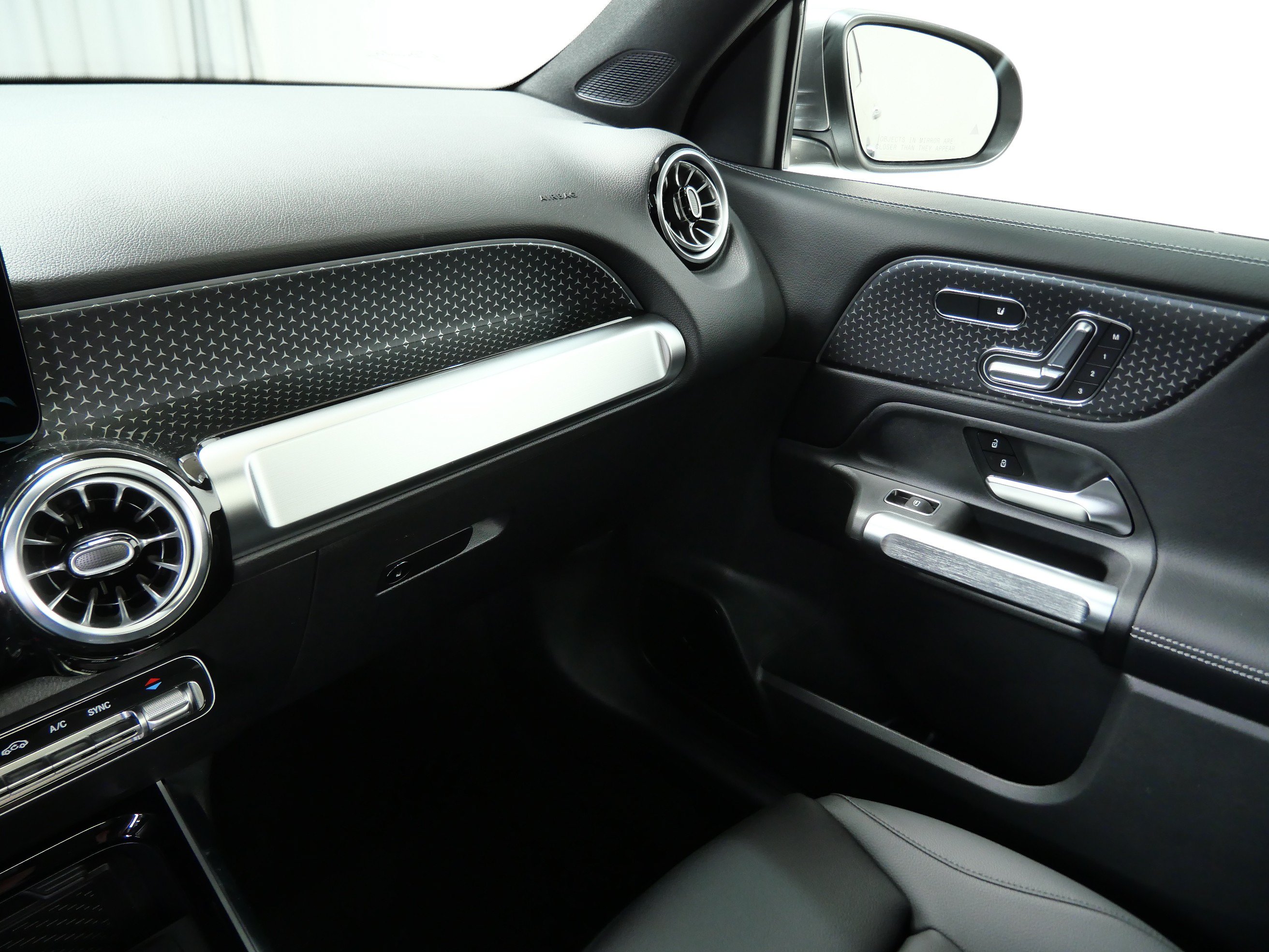 New 2026 Mercedes-Benz GLB 250 4MATIC image 11