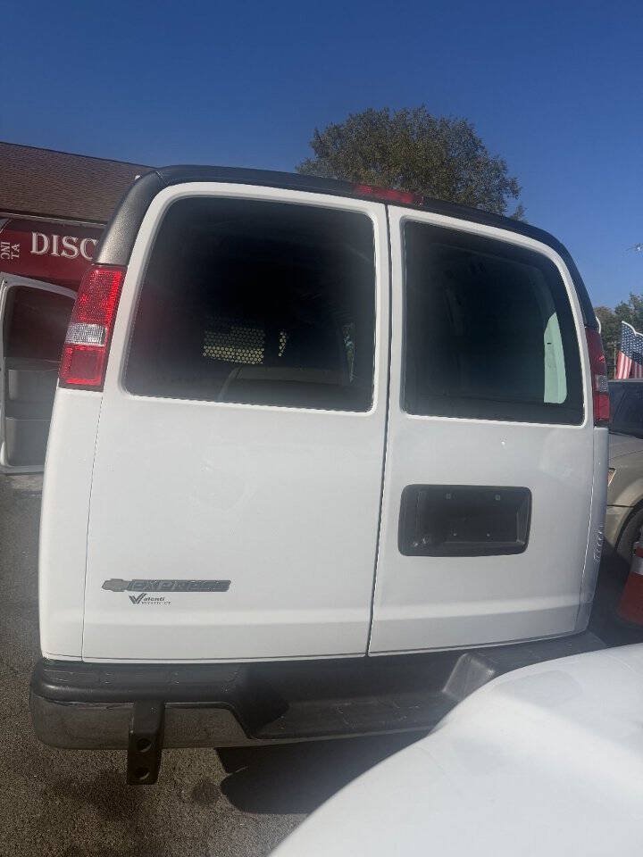 Used 2025 Chevrolet Express 2500 w/ Driver Convenience Package RWD image 13