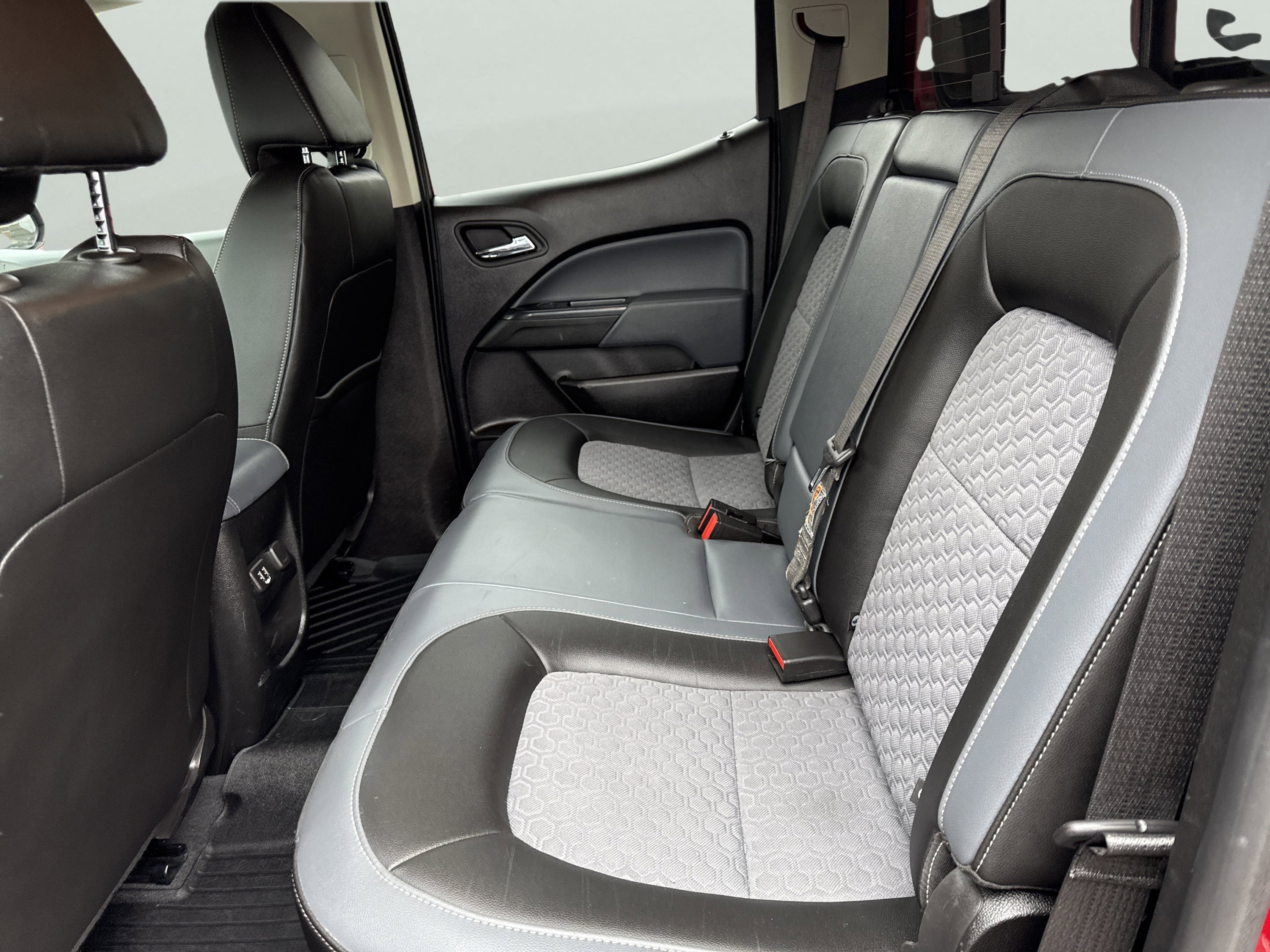 Used 2021 Chevrolet Colorado Z71 w/ Safety Package AWD/4WD image 9