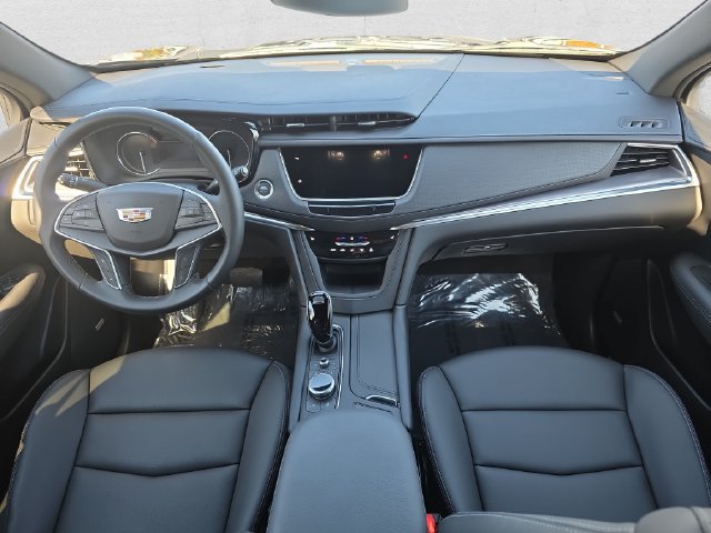 Certified 2024 Cadillac XT5 Luxury w/ LPO, Floor Liner Package AWD/4WD image 9