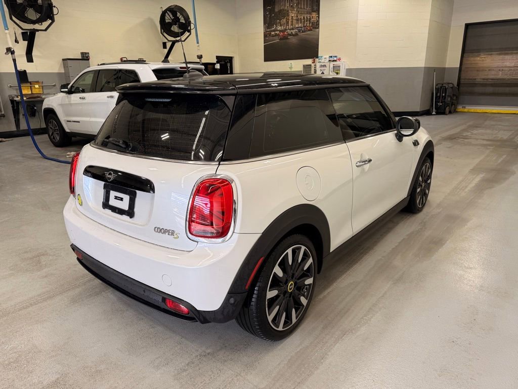 Used 2024 MINI Cooper SE w/ Signature Upholstery Package FWD image 6