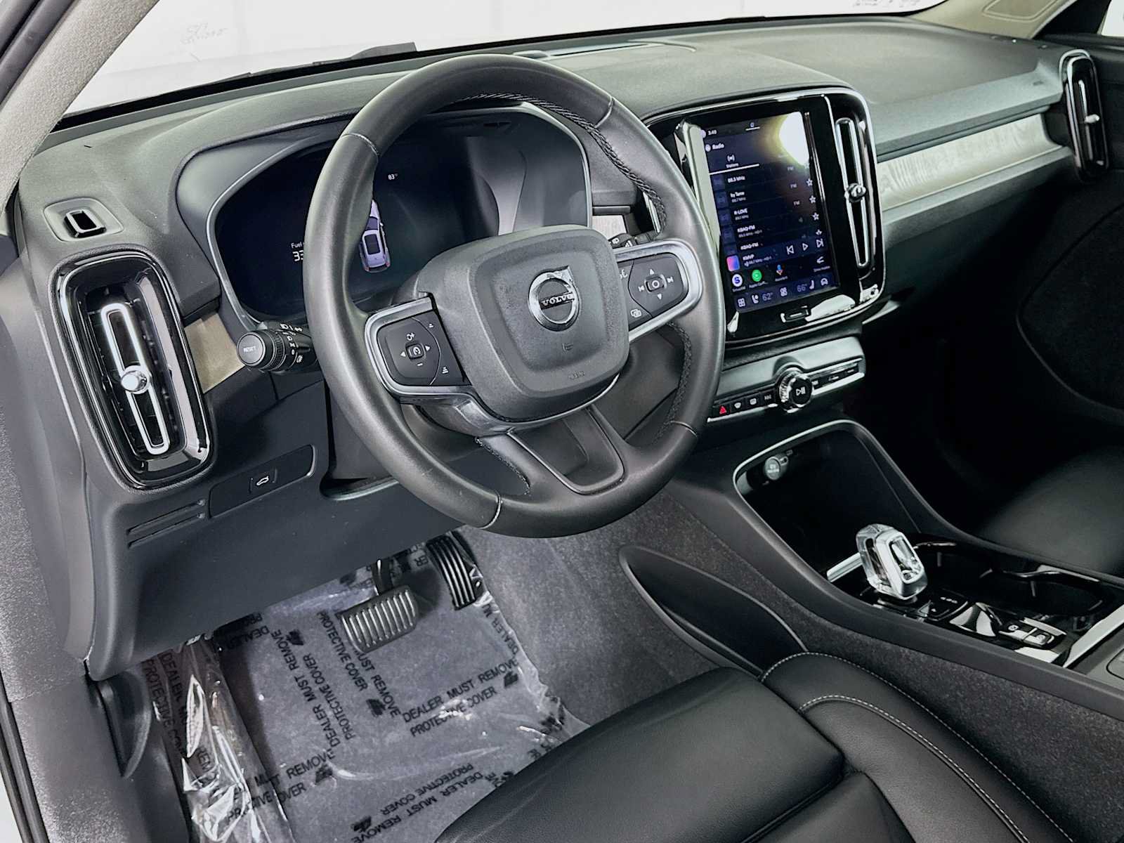Used 2023 Volvo XC40 B5 Plus w/ Protection Package Premier AWD/4WD image 9