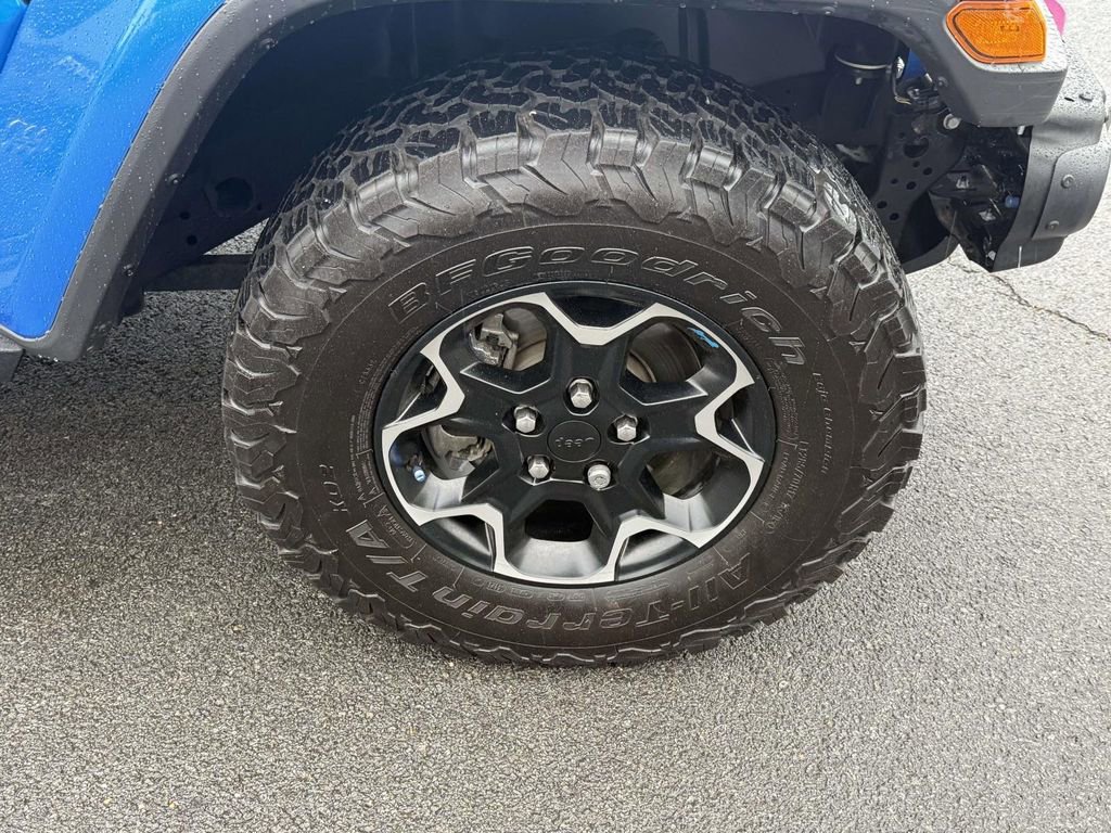 Used 2022 Jeep Wrangler Unlimited Sahara AWD/4WD image 13