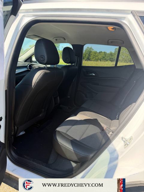 Used 2025 Chevrolet Trax LT FWD image 10