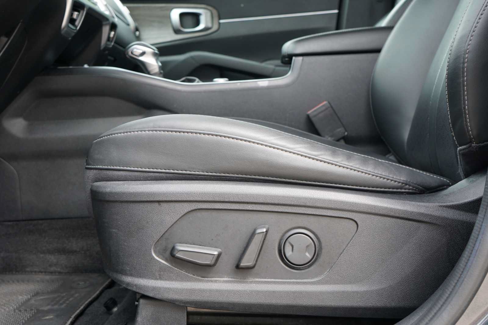 Used 2021 Kia Sorento EX FWD image 16